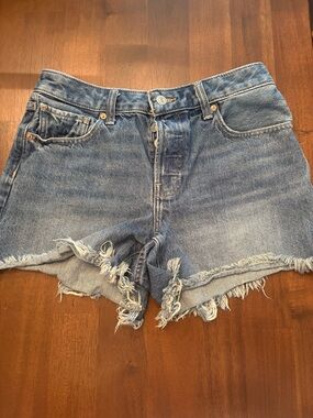 Women’s Sz 4 Express denim boyfriend midi mid rise cutoff style shorts